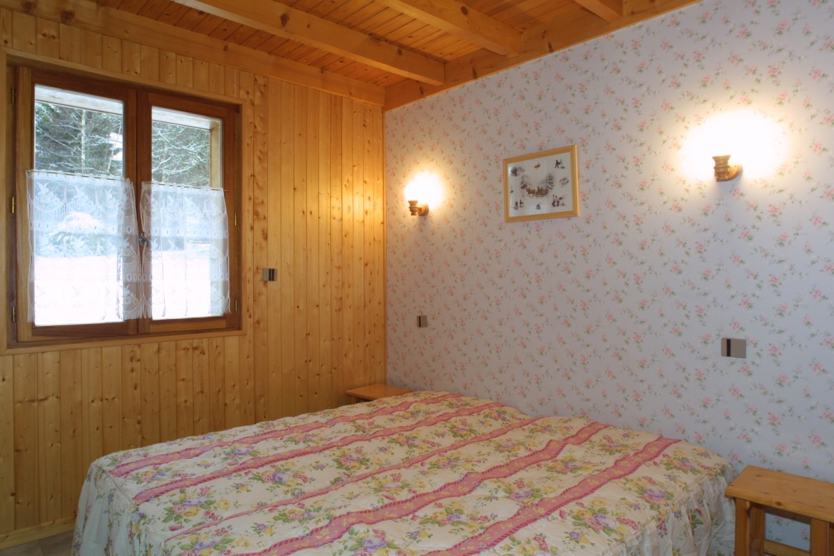 Forge-E-chambre-lit-double2-location-appartement-chalet-Les-Gets