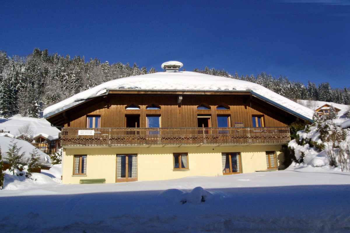 Forge-H-exterieur-hiver-location-appartement-chalet-Les-Gets