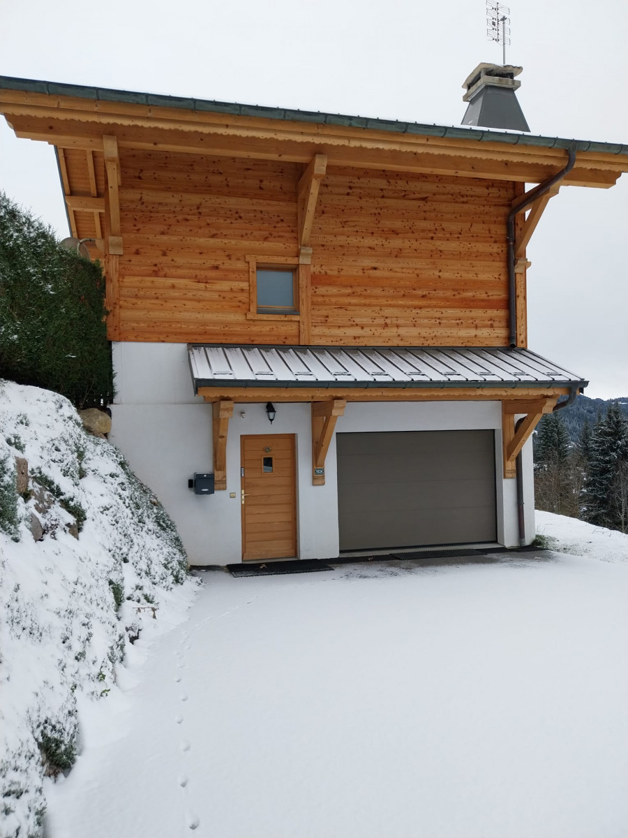Kavakia-exterieur-hiver-location-appartement-chalet-Les-Gets
