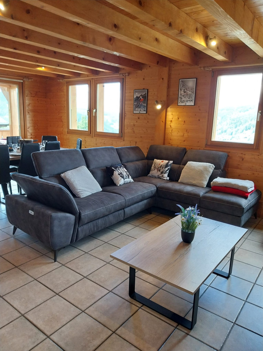 Kavakia-salon-2-location-appartement-chalet-Les-Gets