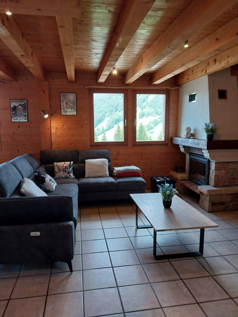 Kavakia-salon-séjour-location-appartement-chalet-Les-Gets
