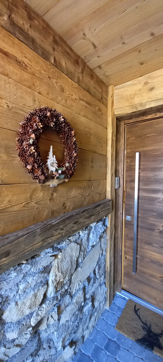 le-char-extérieur-entrée-location-appartement-chalet-les-gets