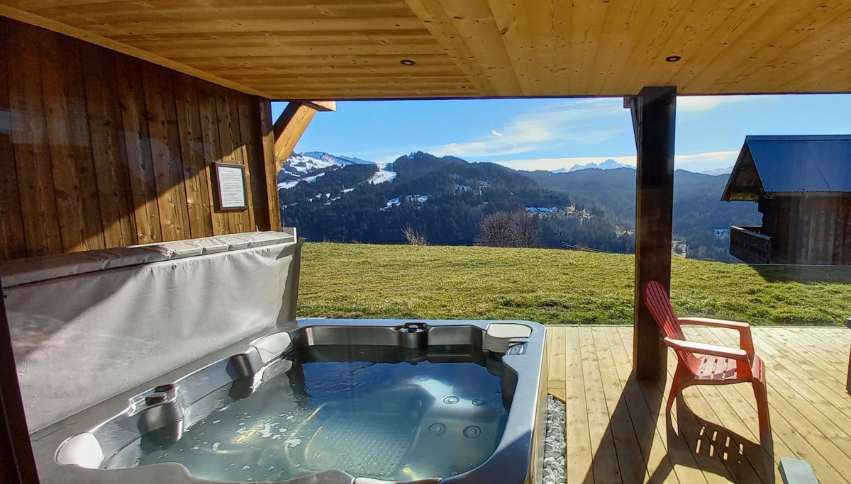 le-char-extérieur-spa-location-appartement-chalet-les-gets