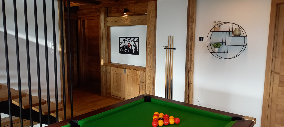 le-char-intérieur-billard-location-appartement-chalet-les-gets