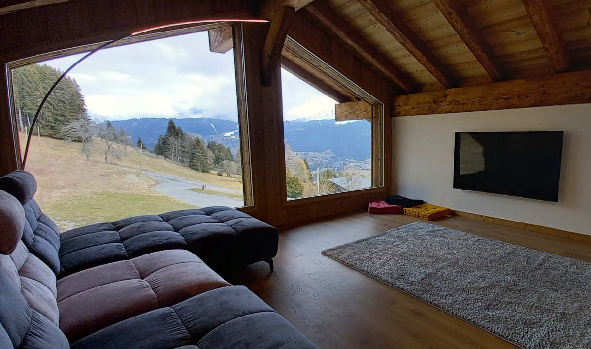 le-char-interieur-ete-salle-tv-location-appartement-chalet-les-gets