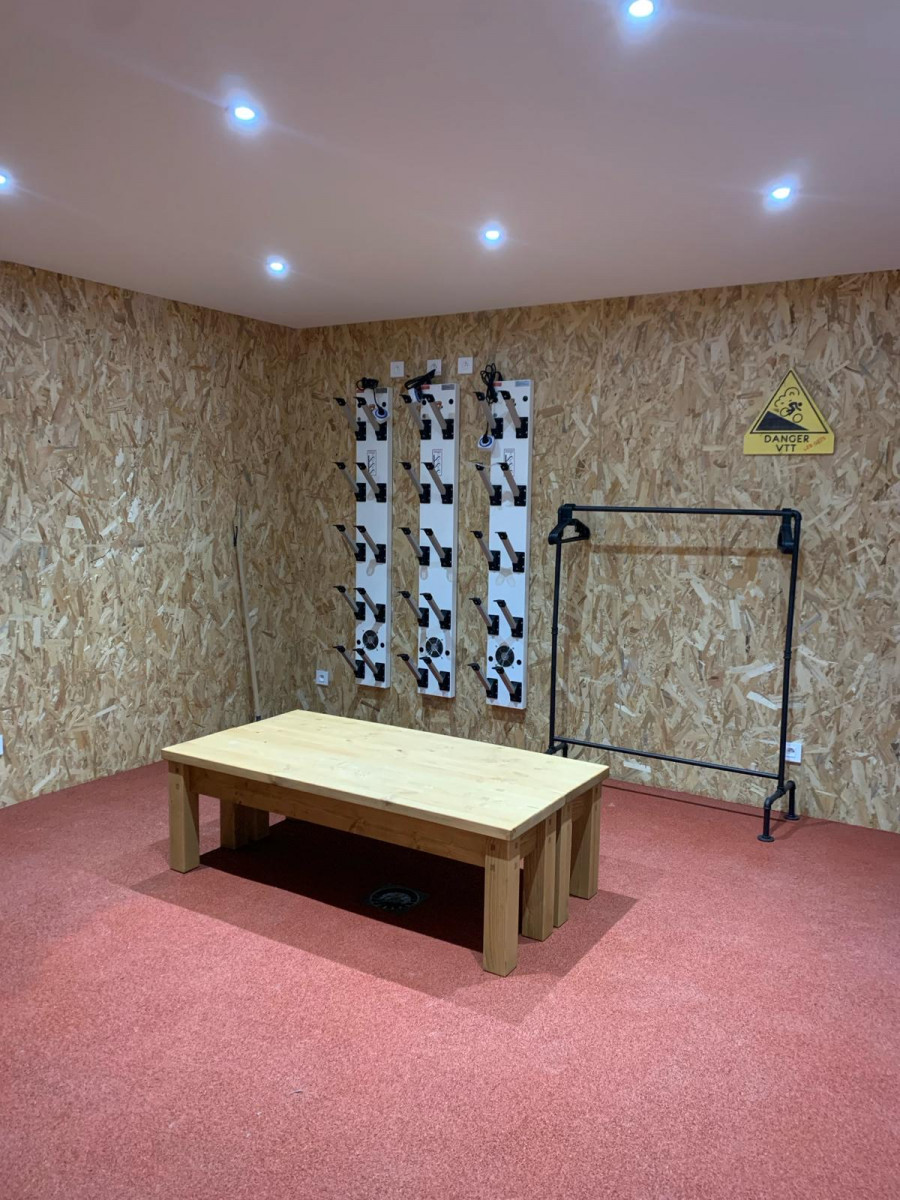 le-char-intérieur-local-ski-vélo-location-appartement-chalet-les-gets