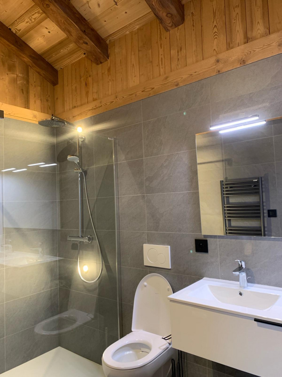 le-char-intérieur-salle-de-bain-3-location-appartement-chalet-les-gets
