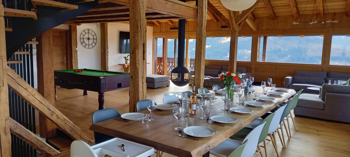 Le-Char-salon-salle-a-manger-vue-location-appartement-chalet-Les-Gets