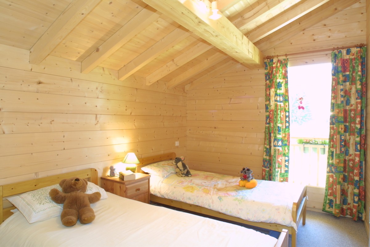 Les-Chouettes-chambre-lits-simples-location-appartement-chalet-Les-Gets