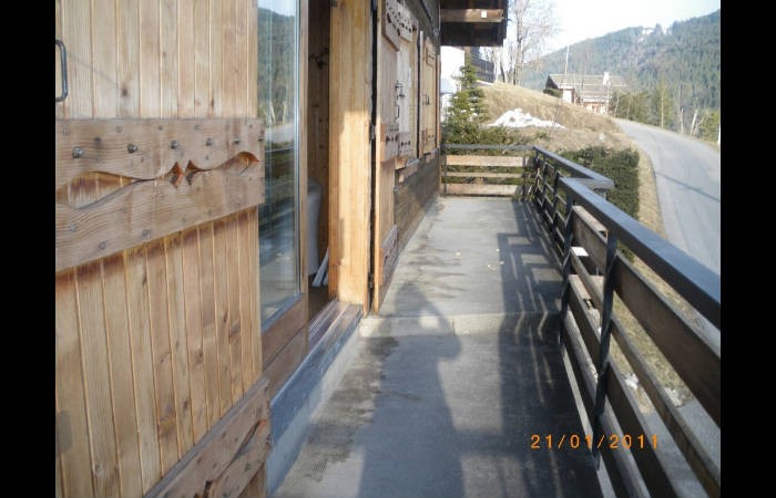 Lou-Paradou-exterieur-balcon-location-appartement-chalet-Les-Gets