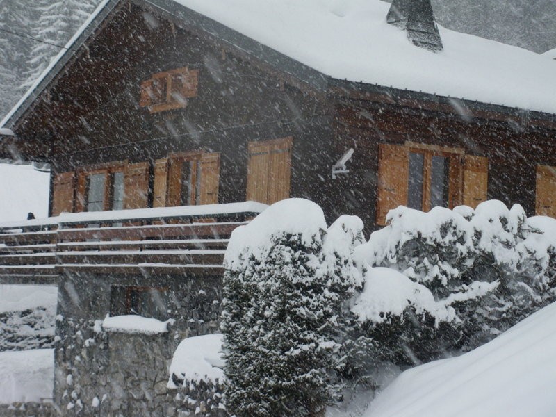 Lou-Paradou-exterieur-hiver-location-appartement-chalet-Les-Gets