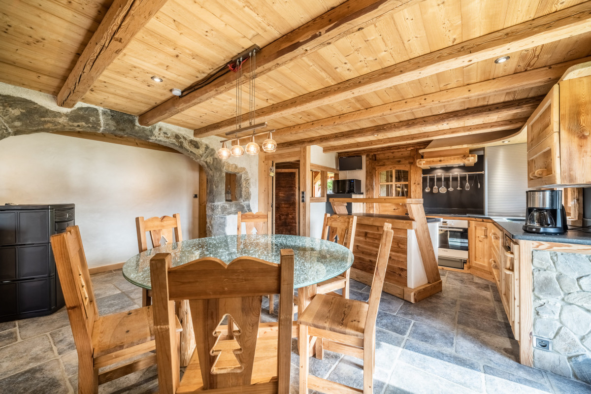 Loupennot-sejour-cuisine-ouverte-location-appartement-chalet-Les-Gets