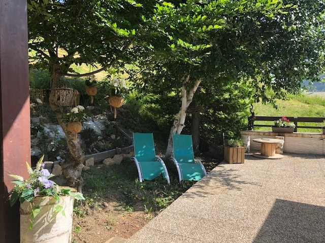 Manolou-extérieur-ete-vue-terrasse-location-appartement-chalet-Les-Gets