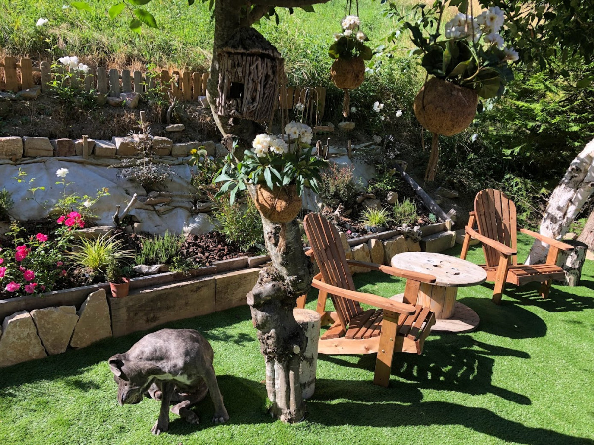 Manolou-extérieur-ete-vue-terrasse-location-appartement-chalet-Les-Gets