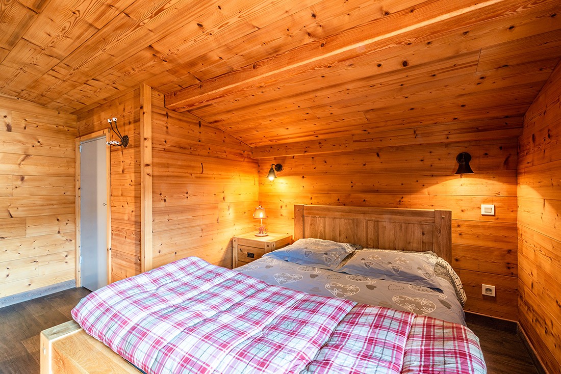 Marcelly-16-chambre-lit-double-location-appartement-chalet-Les-Gets