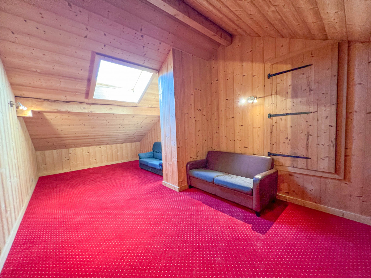 Marly-2-salle-canapes-location-chalet-appartement-Les-Gets Marly-2-salle-canapes-location-chalet-appartement-Les-Gets