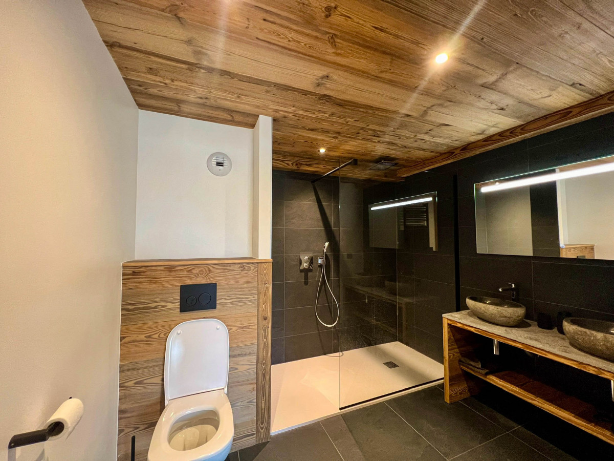 Nagano-206-salle-de-bain-douche-location-appartement-chalet-Les-Gets