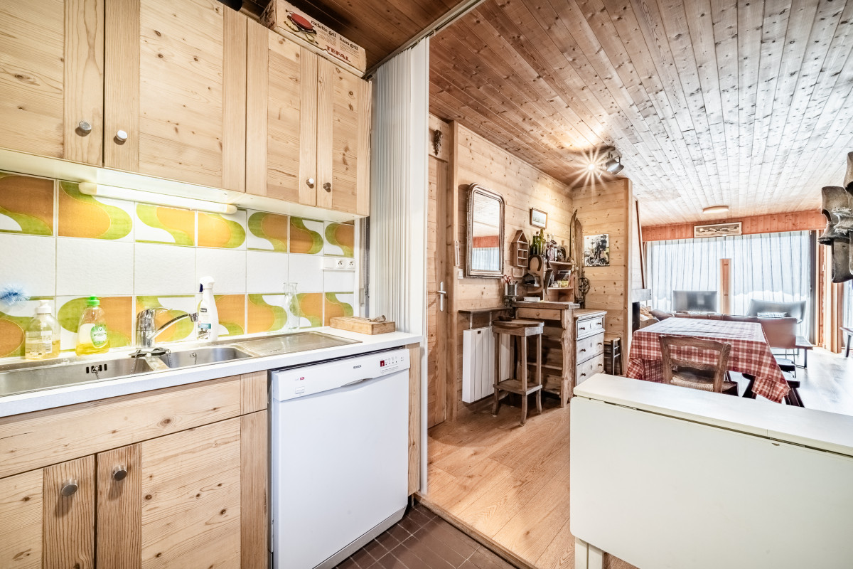 Pied-de-Adroit-5-cuisine-salle-a-manger-location-appartement-chalet-Les-Gets