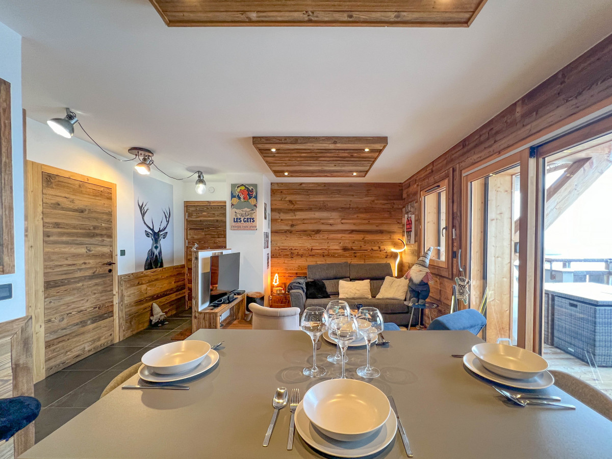 Premiere-loge-1-cuisine-sejour-location-appartement-chalet-Les-Gets