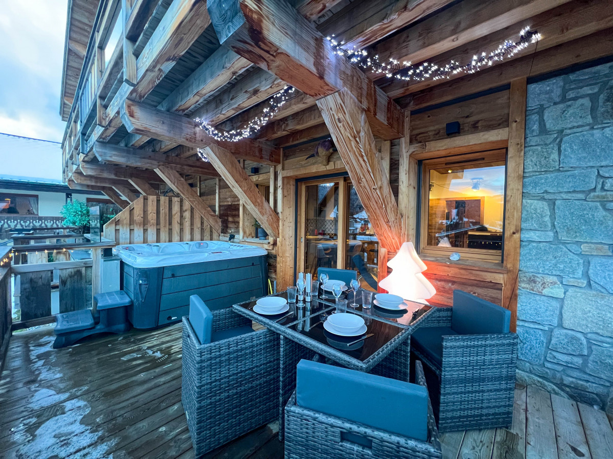 Premiere-loge-1-terrasse-jacuzzi-location-appartement-chalet-Les-Gets