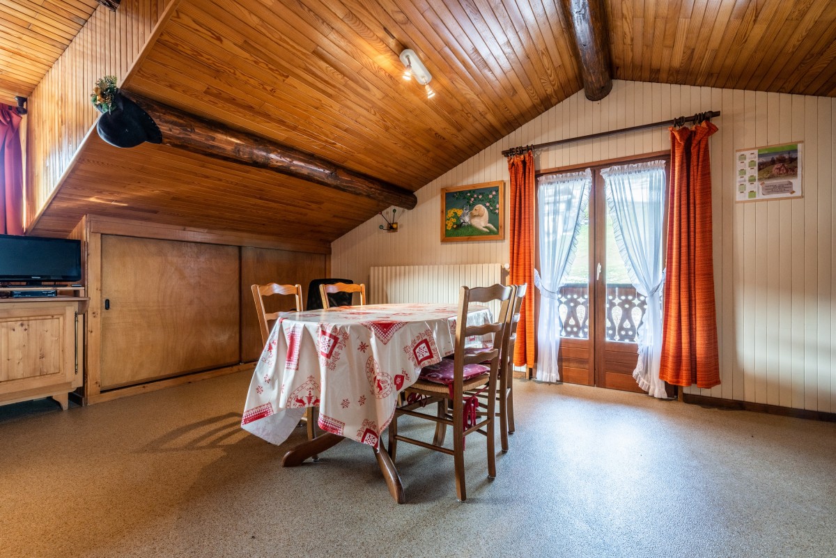 Pressenage-Moineau-salle-a-manger-location-appartement-chalet-Les-Gets