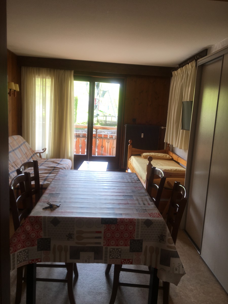 Ranfolly-A4-sejour-coin-repas-location-appartement-chalet-Les-Gets