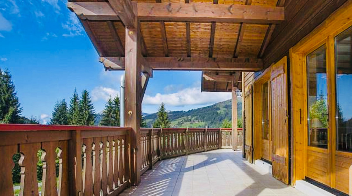 Renard-du-Lac-balcon-location-appartement-chalet-Les-Gets