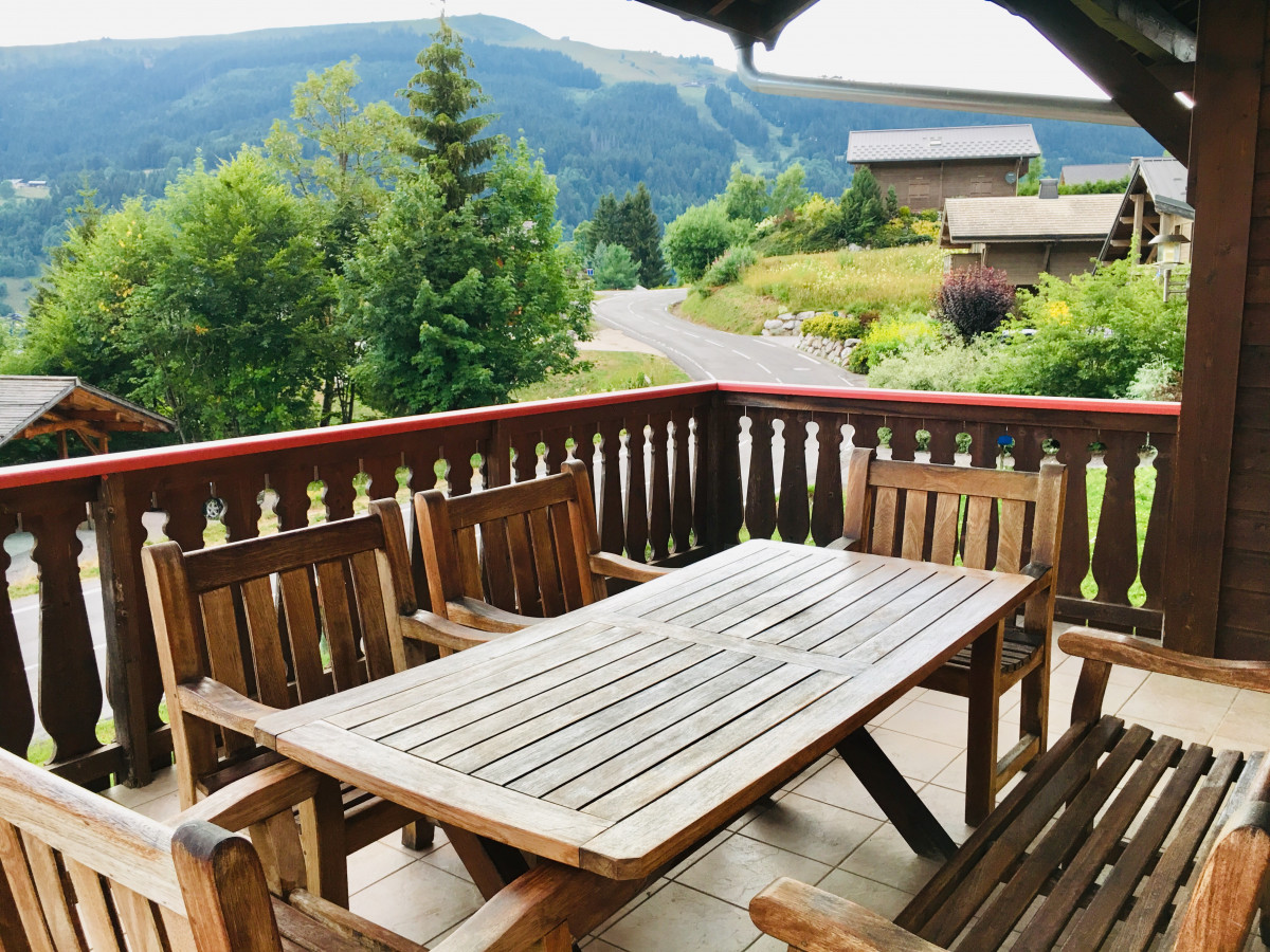 Renard-du-Lac-balcon-location-appartement-chalet-Les-Gets