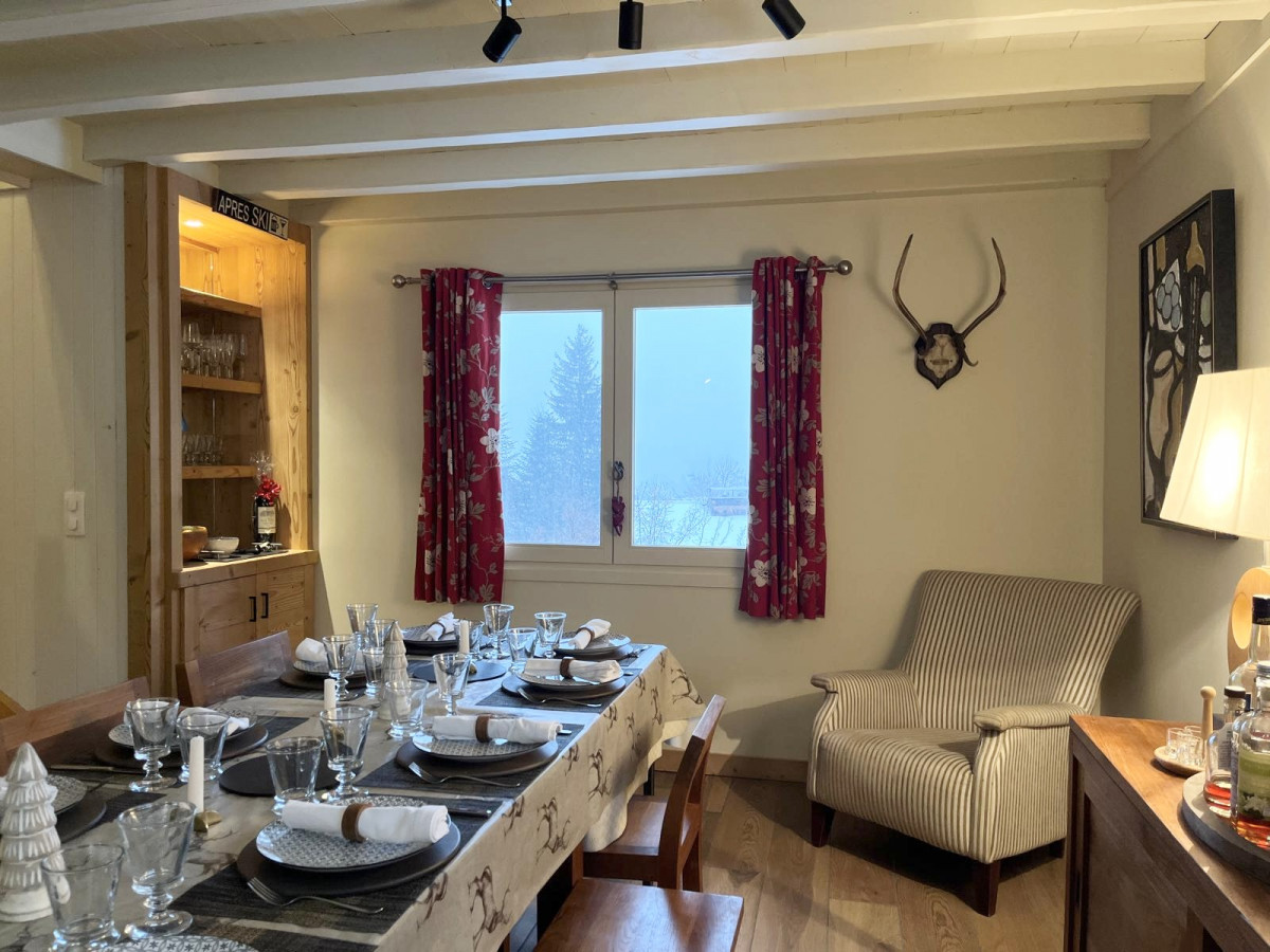 Renard-du-Lac-salle-a-manger-location-appartement-chalet-Les-Gets