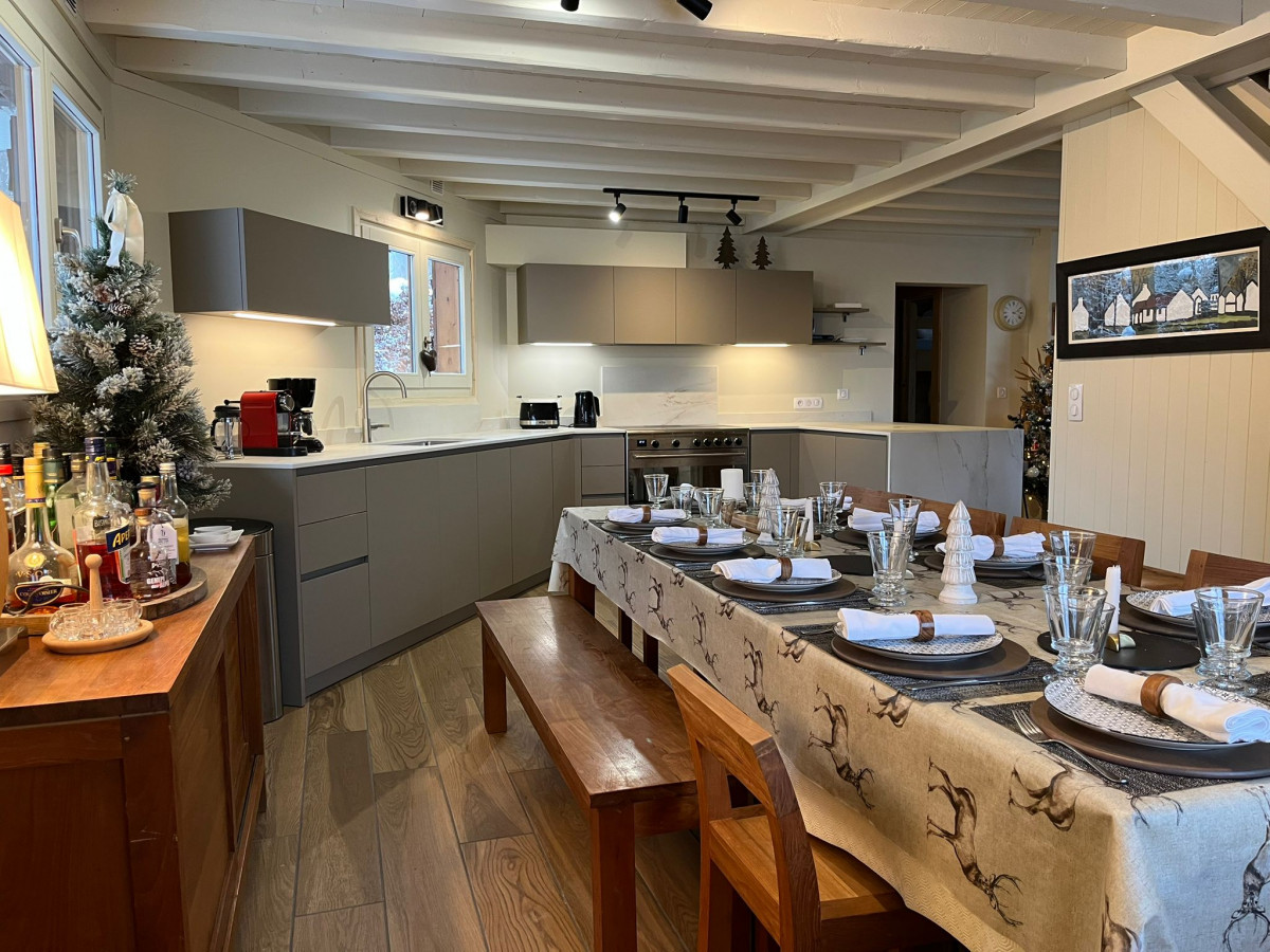 Renard-du-Lac-salle-a-manger-location-appartement-chalet-Les-Gets