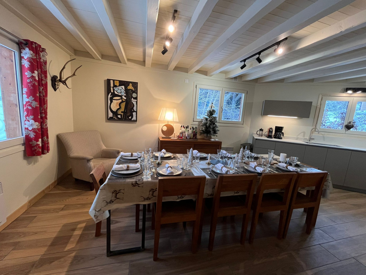 Renard-du-Lac-salle-a-manger-location-appartement-chalet-Les-Gets