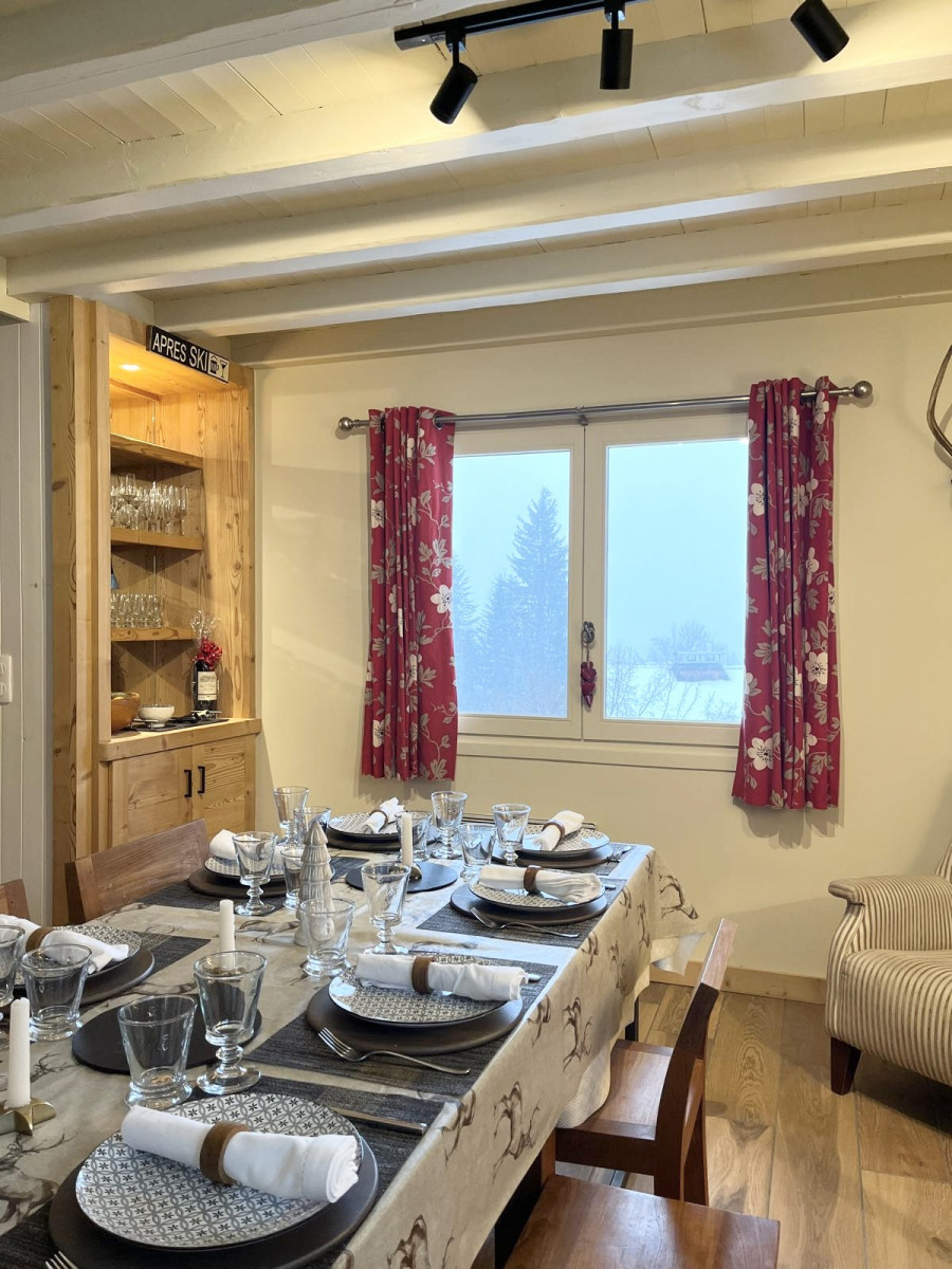 Renard-du-Lac-salle-a-manger-location-appartement-chalet-Les-Gets