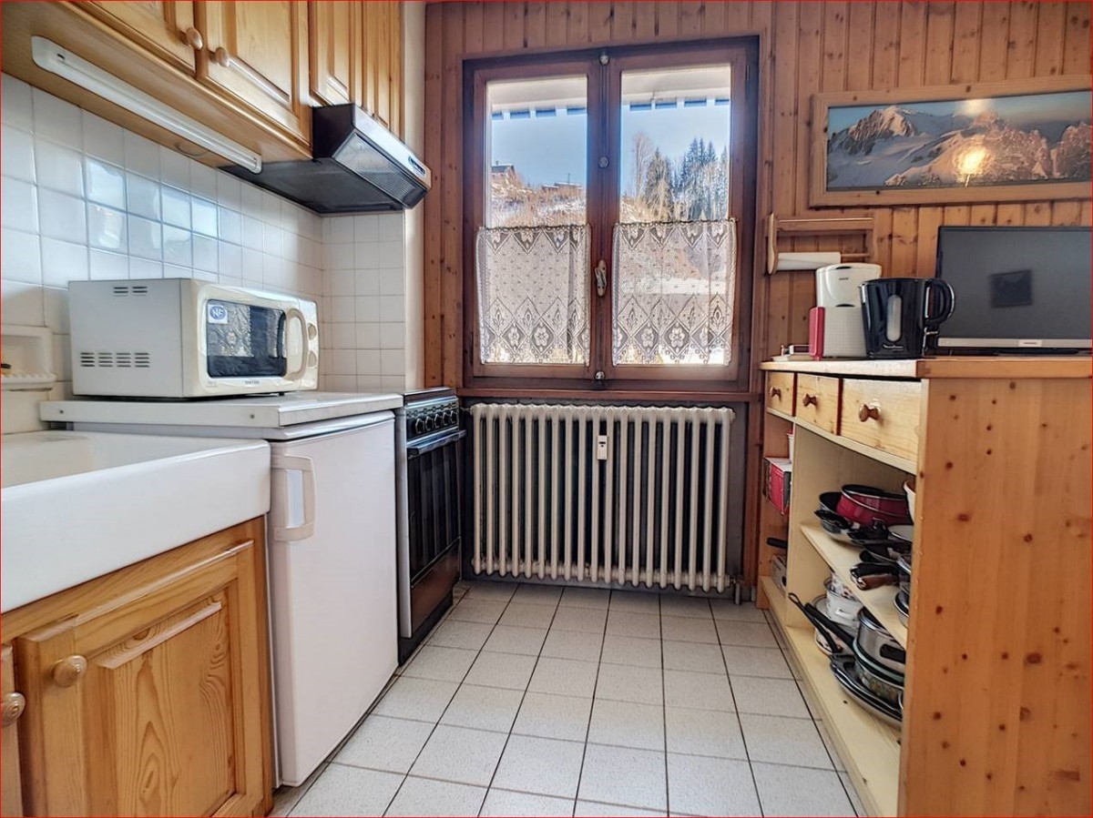 Retour-aux-Neiges-1-cuisine2-location-appartement-chalet- Les-Gets