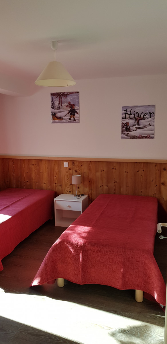 Rhodos-2-chambre-lits-simples-location-appartement-chalet-Les-Gets