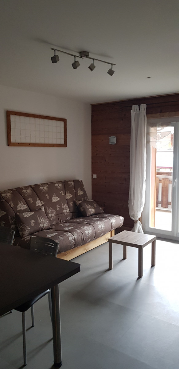 Rhodos-2-salon-location-appartement-chalet-Les-Gets