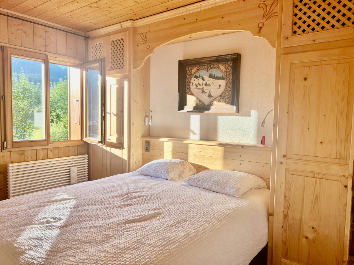 Rocali-chambre-lit-double-location-appartement-chalet-Les-Gets