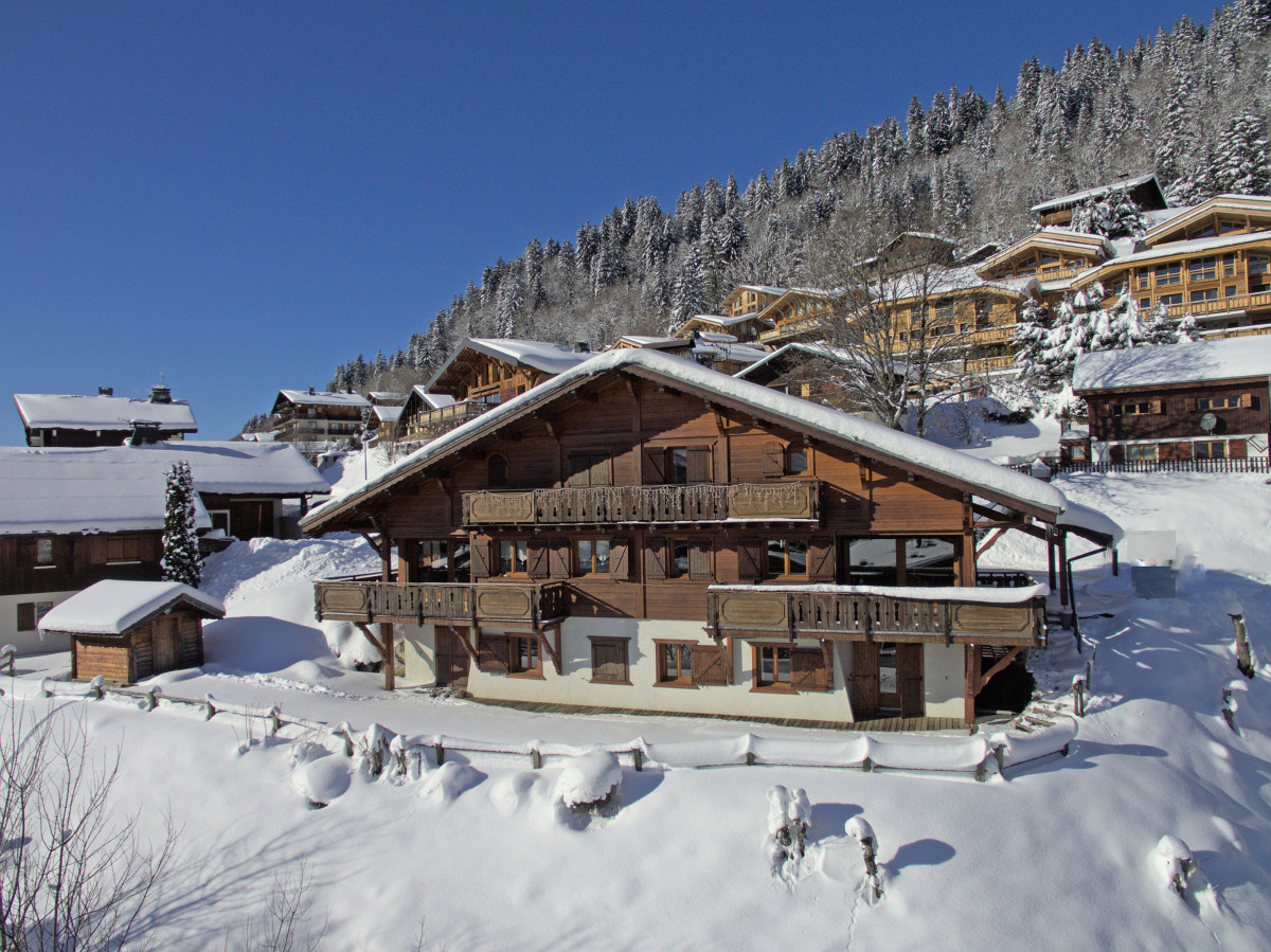 Rocali-exterieur-batiment-hiver-location-appartement-chalet-Les-Gets