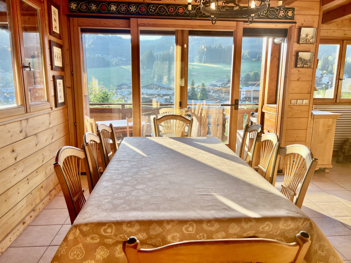 Rocali-salle-a-manger-location-appartement-chalet-Les-Gets