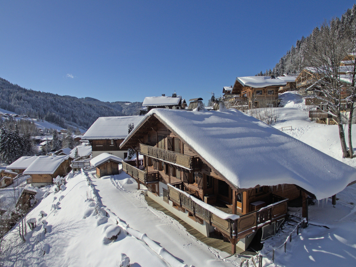 Rocali-vue-exterieur-chalet-hiver-location-appartement-chalet-Les-Gets