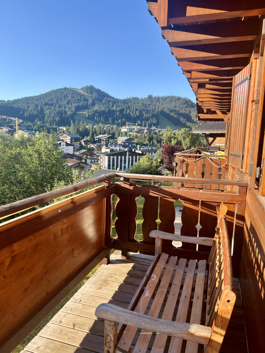 Rocali-vue-terrasse-ete-location-appartement-chalet-Les-Gets
