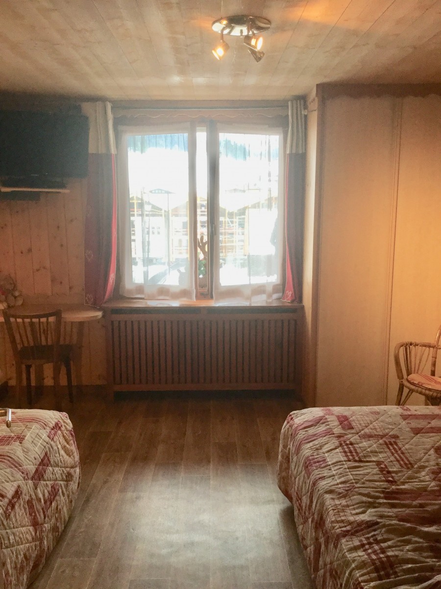 Sapiniere-2-chambre2-location-appartement-chalet-Les-Gets