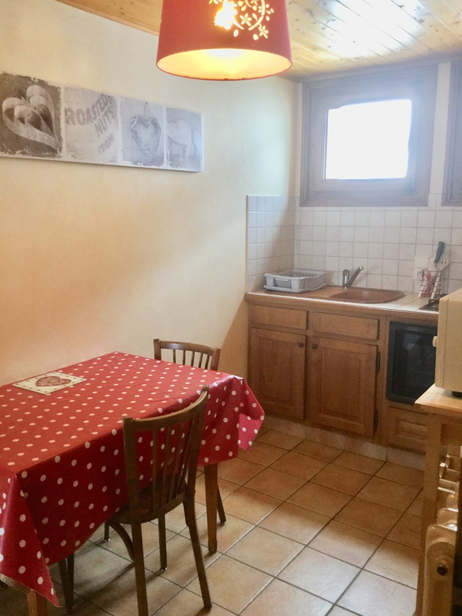 Sapiniere-2-cuisine2-location-appartement-chalet-Les-Gets