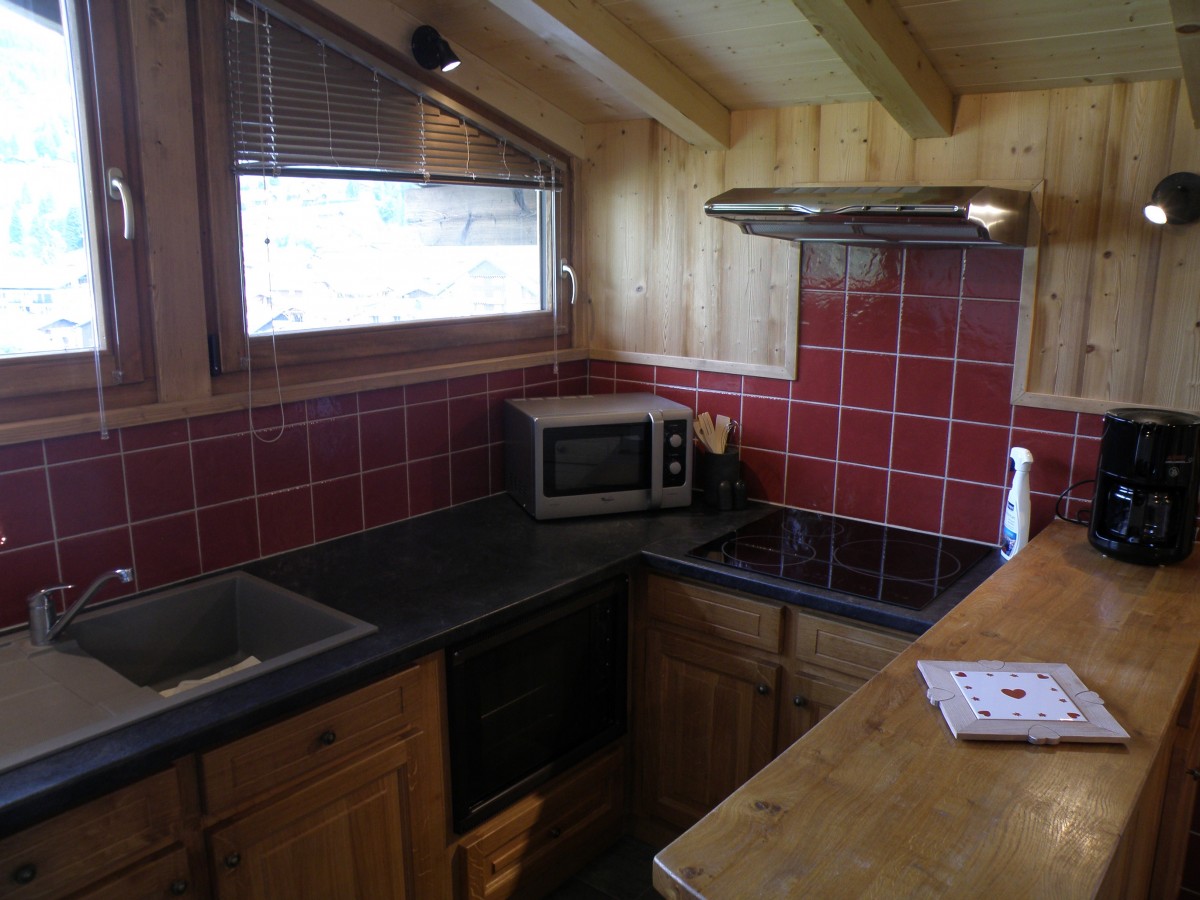 Sapiniere-9-cuisine2-location-appartement-chalet-Les-Gets