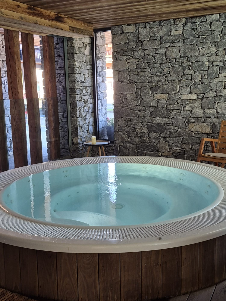 solaretb203-espace-bien-etre-jacuzzi-location-appartement-chalet-Les-Gets solaretb203-espace-bien-etre-jacuzzi-location-appartement-chalet-Les-Gets