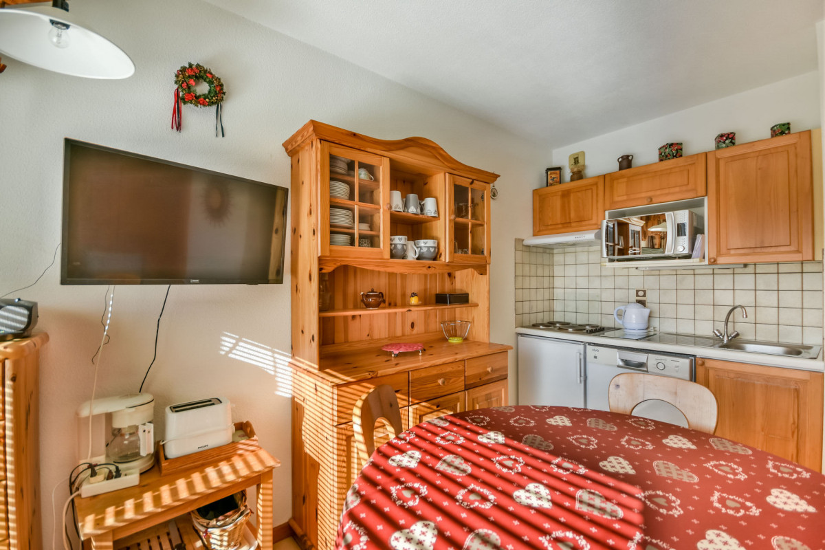 Soleil-de-minuit-salon-salle-a-manger-cuisine-location-appartement-chalet-les-gets Soleil-de-minuit-salon-salle-a-manger-cuisine-location-appartement-chalet-les-gets