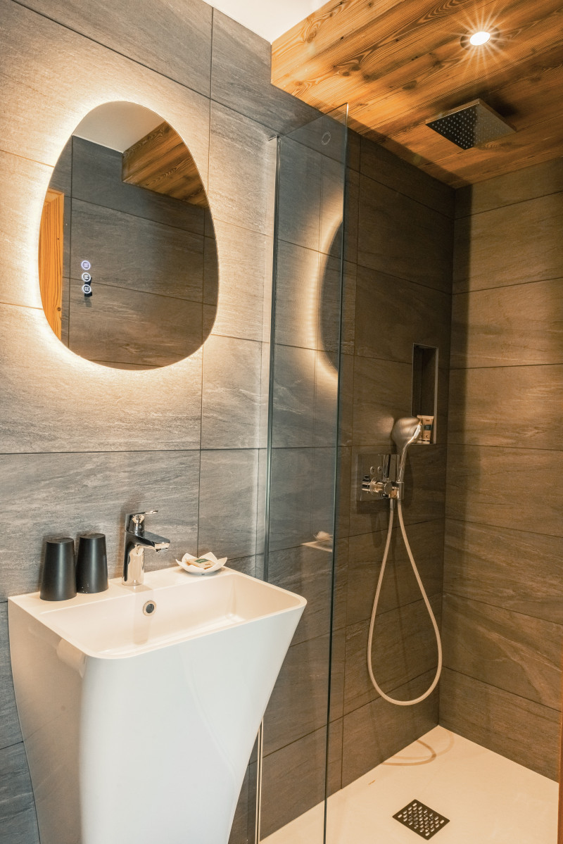 teka-chavannes-chambre-1-salle-de-bain-douche-location-appartement-chalet-Les-Gets