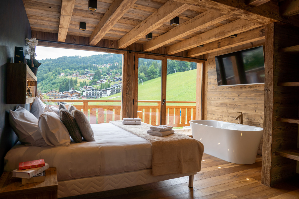 teka-roof-top-chambre-lit-double-baignoire-location-appartement-chalet-Les-Gets teka-roof-top-chambre-lit-double-baignoire-location-appartement-chalet-Les-Gets