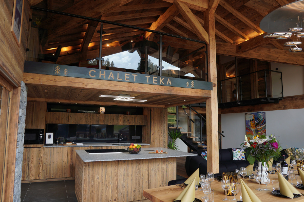 teka-roof-top-cuisine-salle-a-manger-salon-location-appartement-chalet-Les-Gets