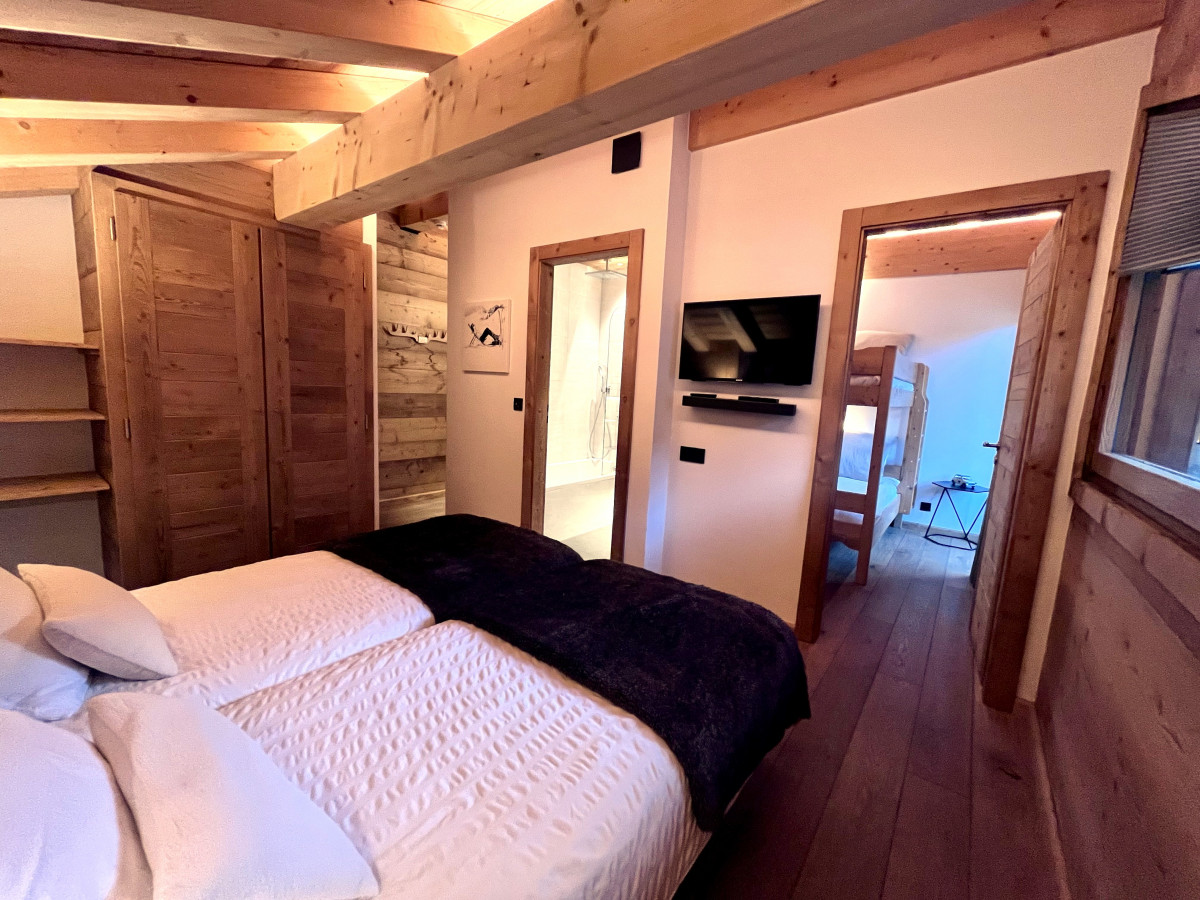 Teleporte-chambre-hors-piste-lit-double-lits-superposes-location-appartement-chalet-Les-Gets