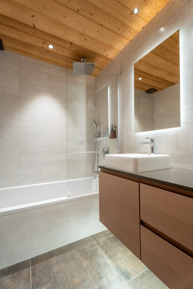 teleporte-gondola-sdb-ensuite-baignoire-lavabo-19458675
